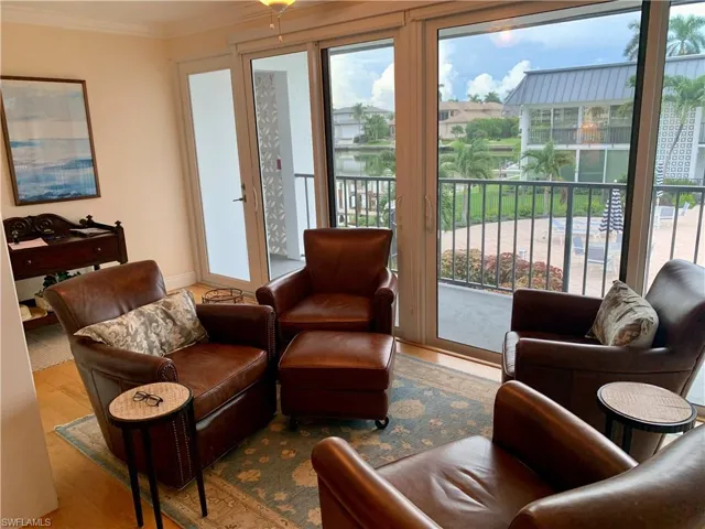 333  Harbour  DR, Naples, FL 34103