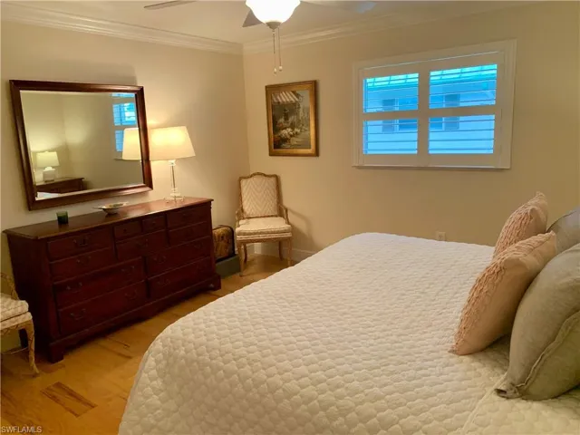 333  Harbour  DR, Naples, FL 34103