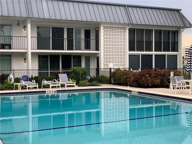 333  Harbour  DR, Naples, FL 34103