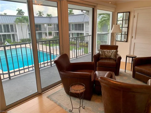 333  Harbour  DR, Naples, FL 34103