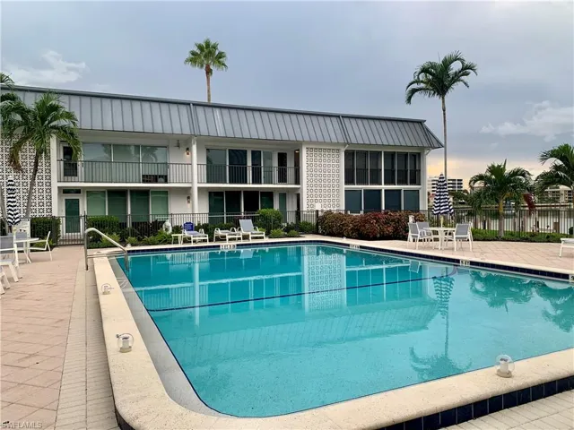 333  Harbour  DR, Naples, FL 34103
