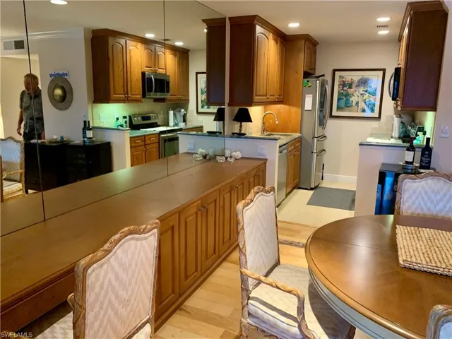 333  Harbour  DR, Naples, FL 34103