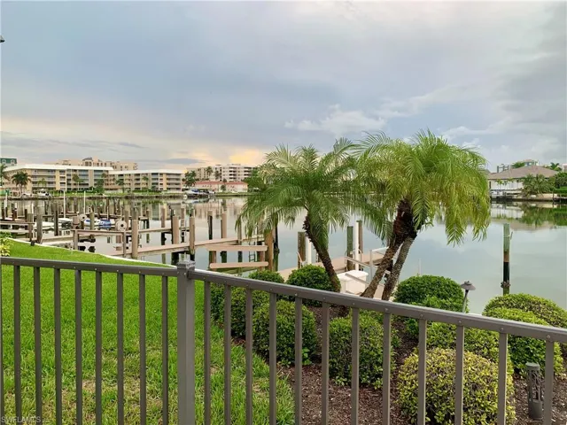 333  Harbour  DR, Naples, FL 34103