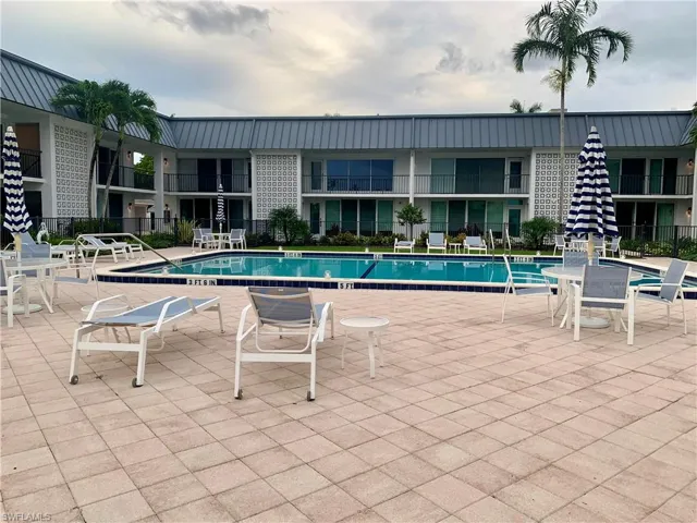 333  Harbour  DR, Naples, FL 34103