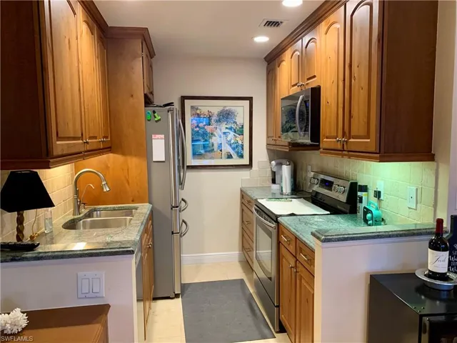 333  Harbour  DR, Naples, FL 34103