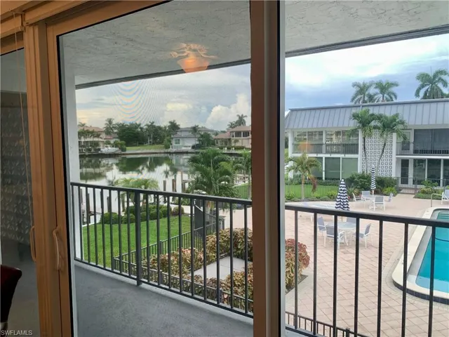 333  Harbour  DR, Naples, FL 34103