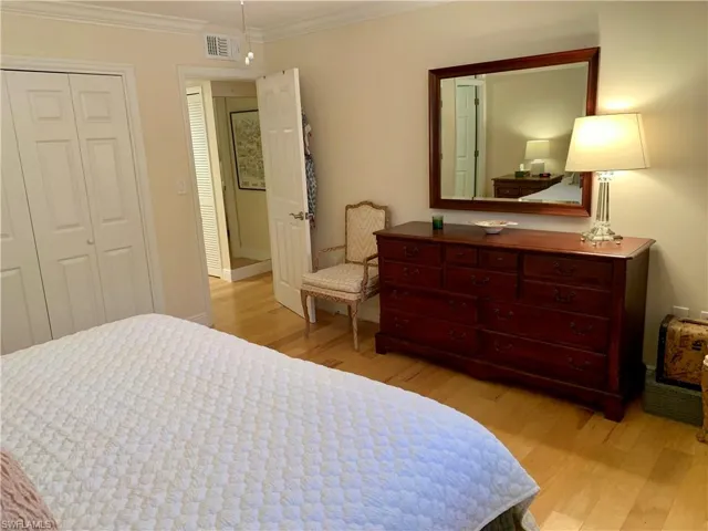 333  Harbour  DR, Naples, FL 34103