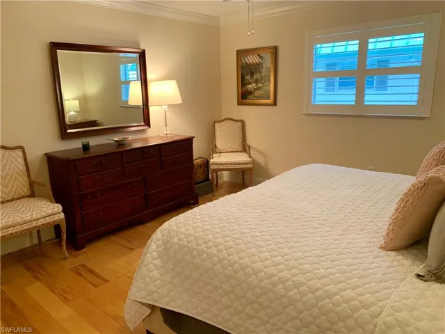 333  Harbour  DR, Naples, FL 34103