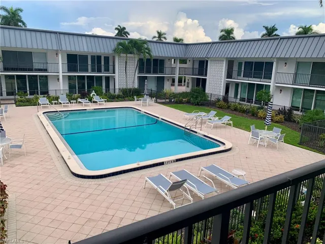 333  Harbour  DR, Naples, FL 34103