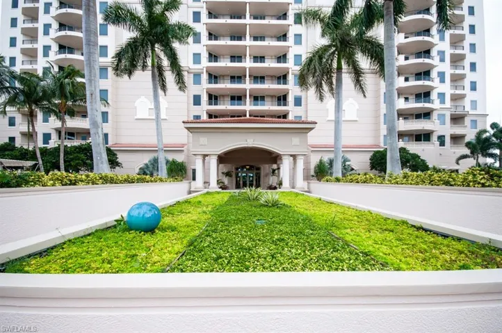 View of apartment building / complex