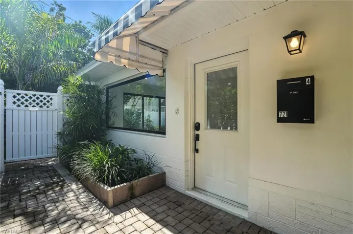 721  9th S ST, Naples, FL 34102