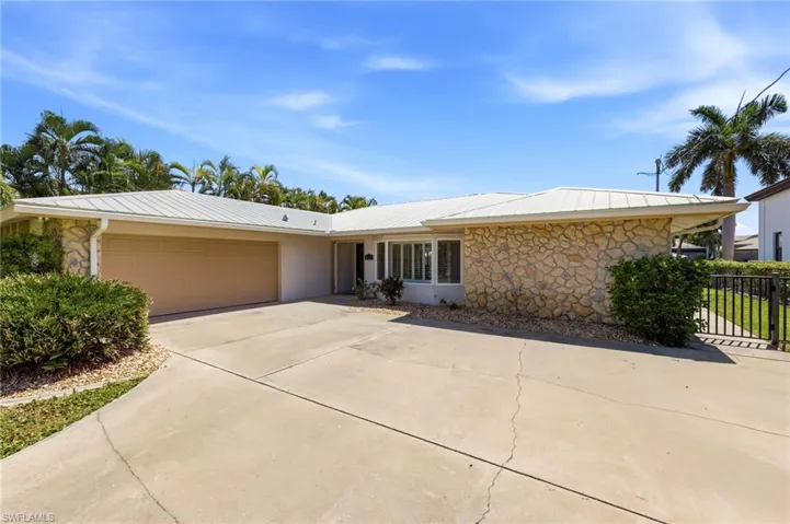 469  Bayshore  DR, Cape Coral, FL 33904