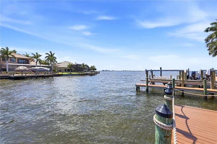 469  Bayshore  DR, Cape Coral, FL 33904