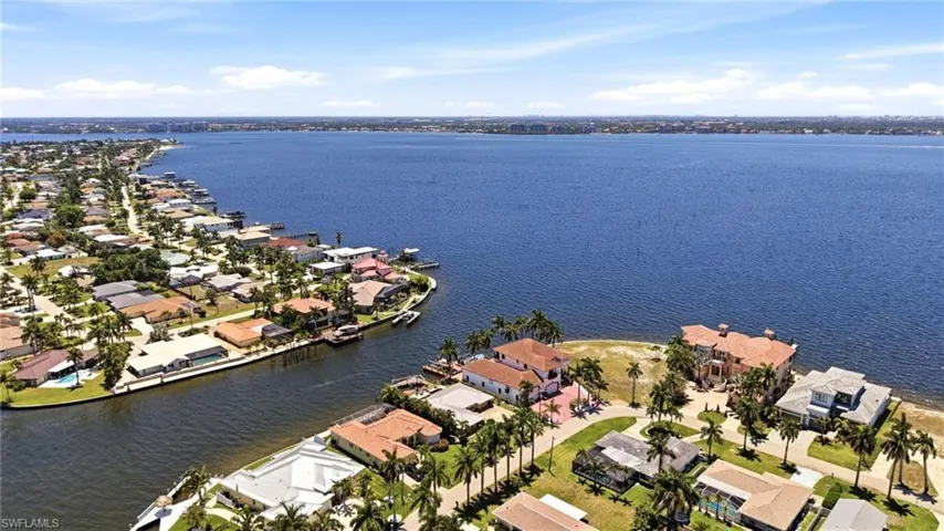 469  Bayshore  DR, Cape Coral, FL 33904