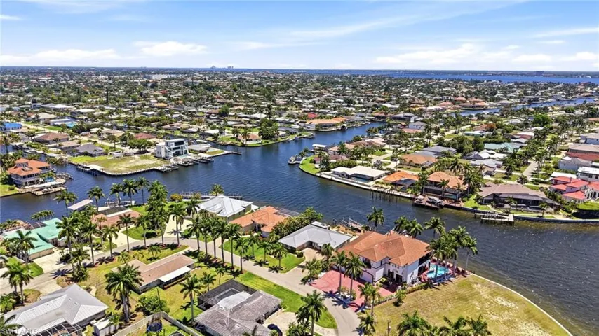 469  Bayshore  DR, Cape Coral, FL 33904
