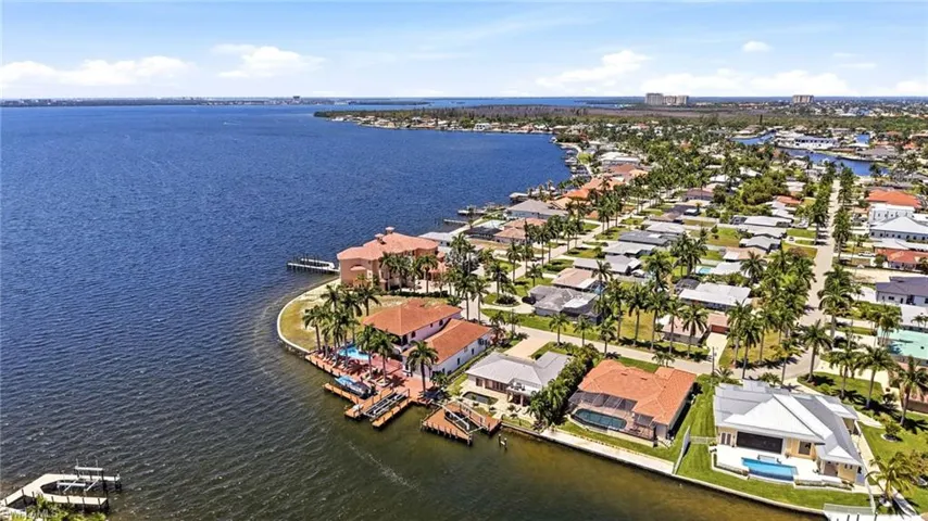 469  Bayshore  DR, Cape Coral, FL 33904