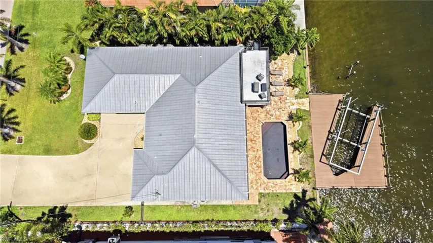 469  Bayshore  DR, Cape Coral, FL 33904