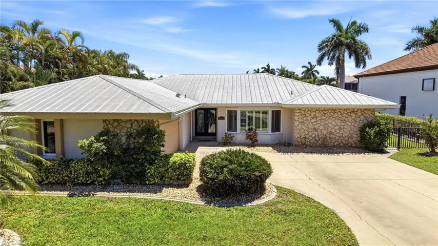 469  Bayshore  DR, Cape Coral, FL 33904