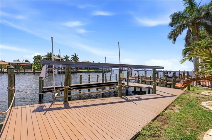 469  Bayshore  DR, Cape Coral, FL 33904