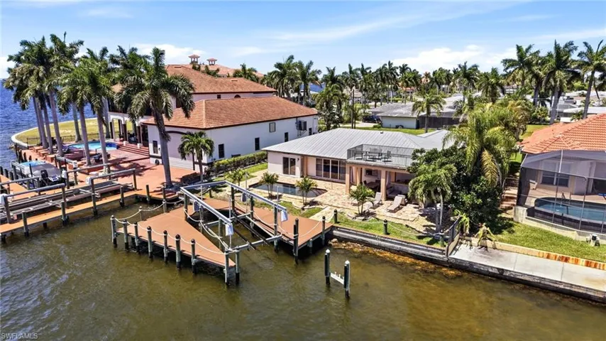 469  Bayshore  DR, Cape Coral, FL 33904