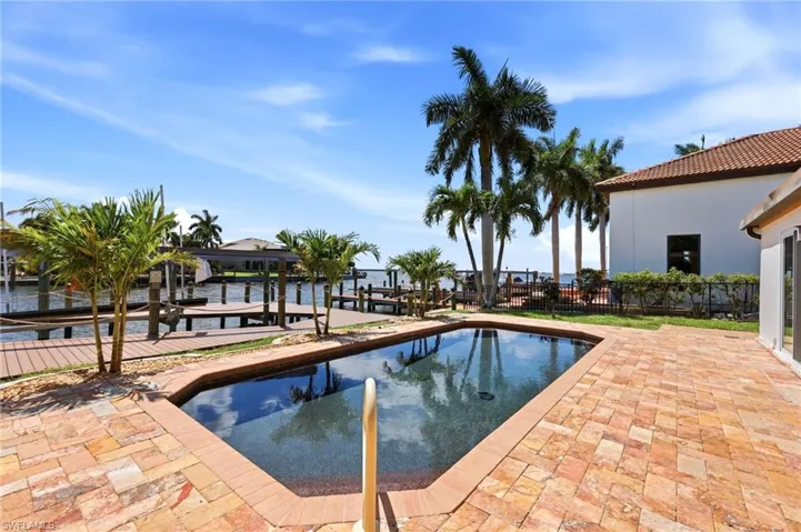 469  Bayshore  DR, Cape Coral, FL 33904
