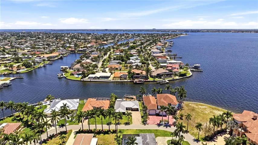 469  Bayshore  DR, Cape Coral, FL 33904