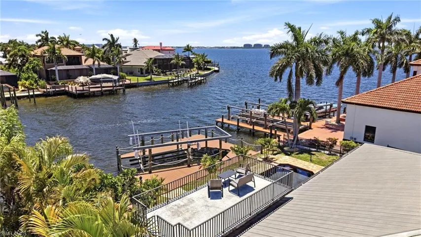 469  Bayshore  DR, Cape Coral, FL 33904