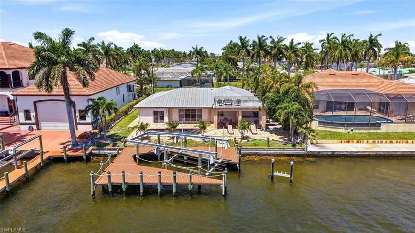469  Bayshore  DR, Cape Coral, FL 33904