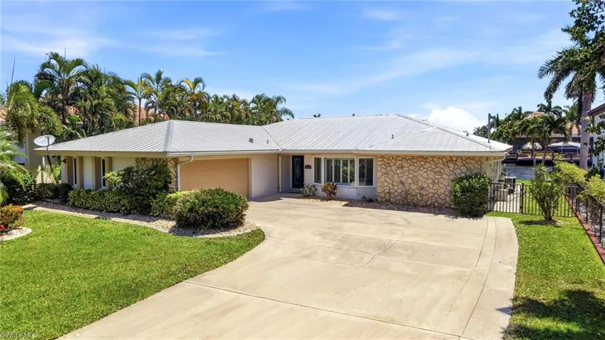 469  Bayshore  DR, Cape Coral, FL 33904