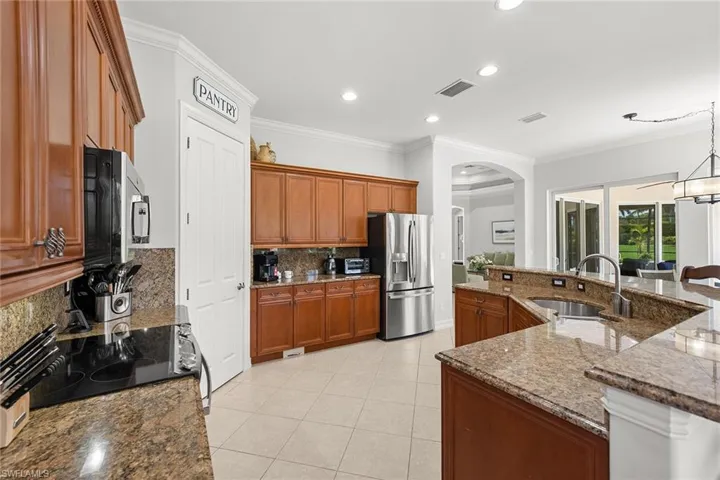 7692 Cottesmore Dr, Naples, Florida 34113
