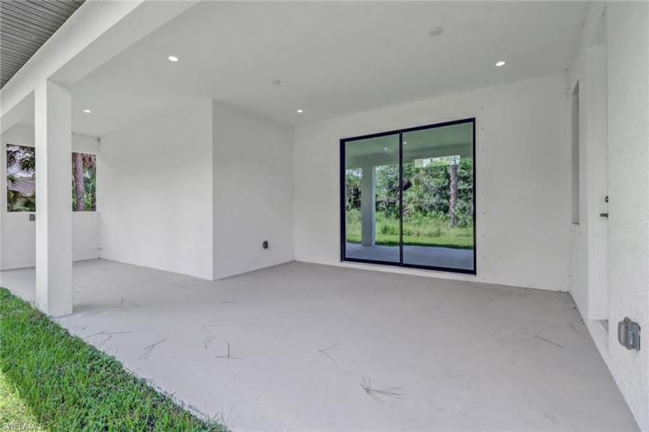 680  Wilson N BLVD, Naples, FL 34120