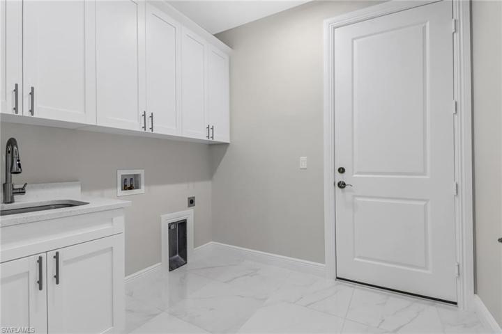 680  Wilson N BLVD, Naples, FL 34120