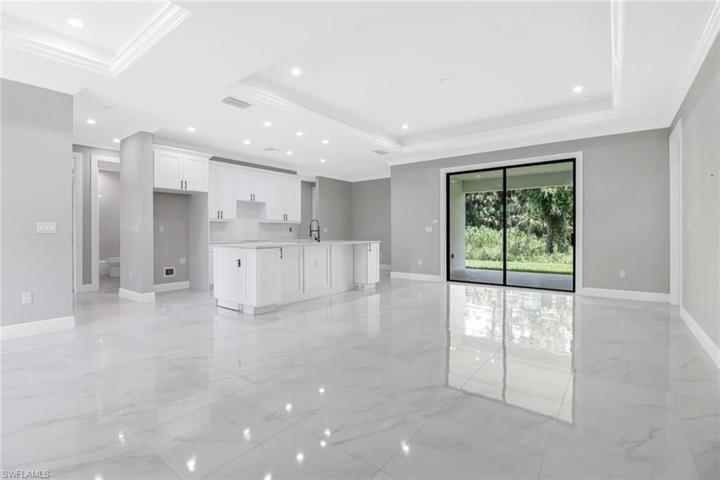 680  Wilson N BLVD, Naples, FL 34120
