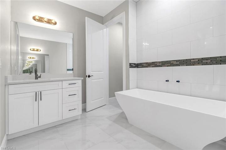 680  Wilson N BLVD, Naples, FL 34120