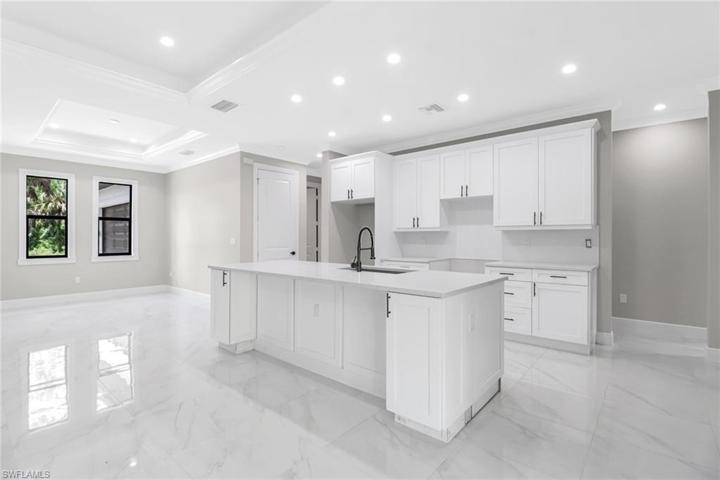 680  Wilson N BLVD, Naples, FL 34120