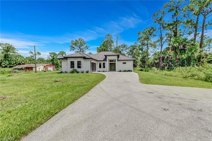 680  Wilson N BLVD, Naples, FL 34120