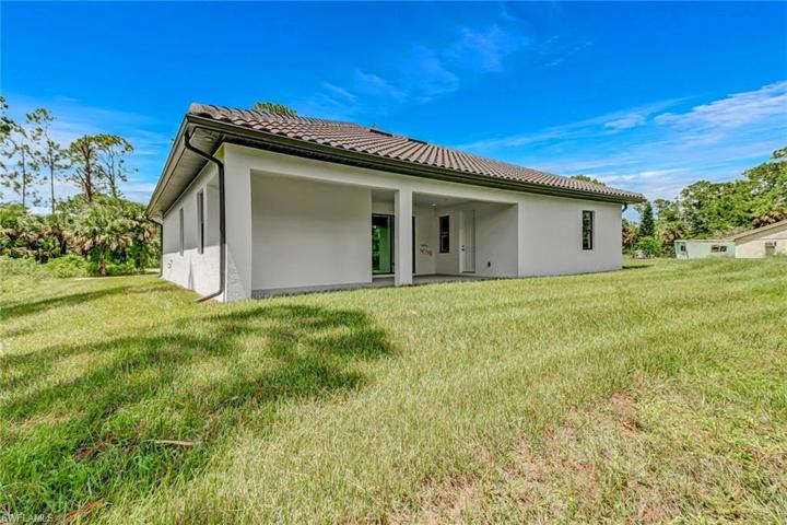 680  Wilson N BLVD, Naples, FL 34120