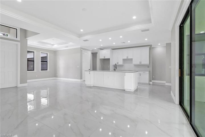 680  Wilson N BLVD, Naples, FL 34120