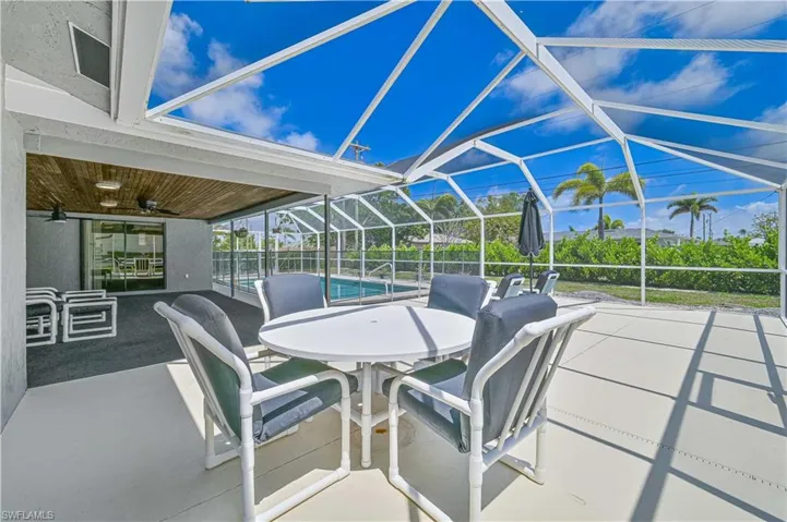 Extra Pool area for entertaining