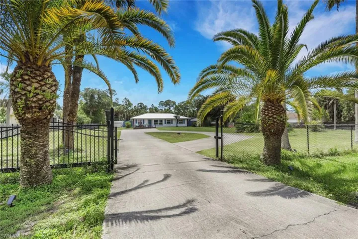 640 27th St Sw, Naples, Florida 34117