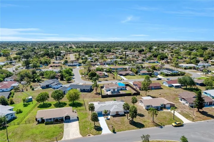 Birds eye view of property featuring a residential view
