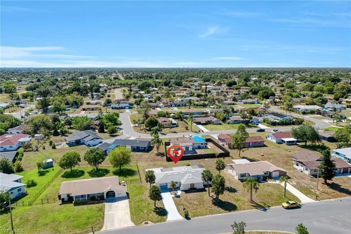 Birds eye view of property featuring a residential view