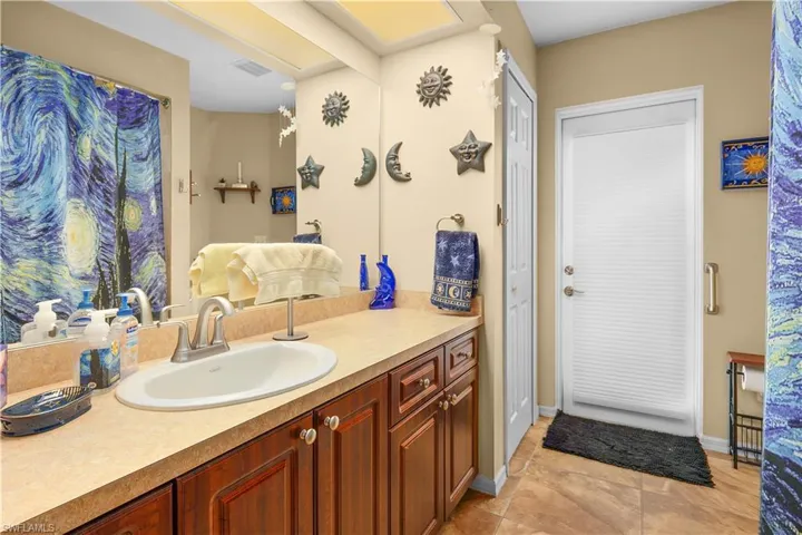 469 Ne 1st Pl, Cape Coral, Florida 33909