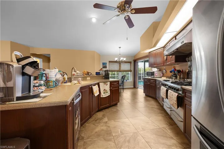469 Ne 1st Pl, Cape Coral, Florida 33909