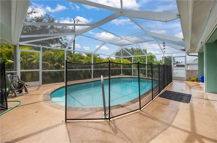 469 Ne 1st Pl, Cape Coral, Florida 33909