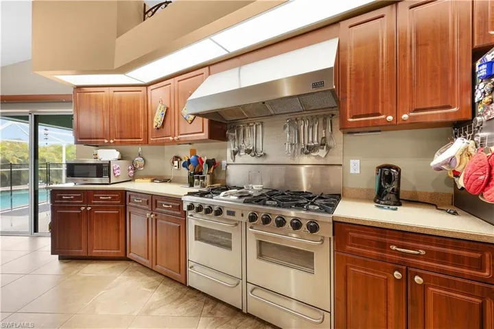 469 Ne 1st Pl, Cape Coral, Florida 33909