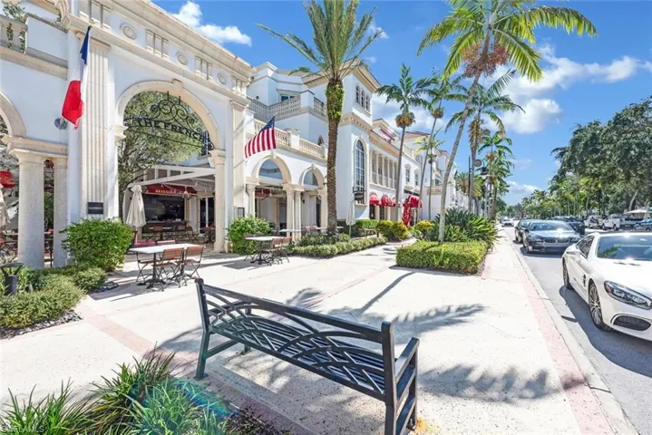 Just Minutes to 5th Ave S - Downtown Naples