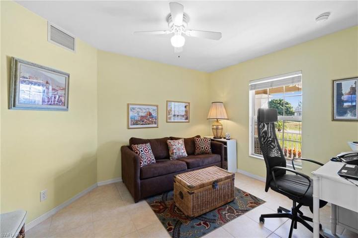 Office Space/extra bedroom