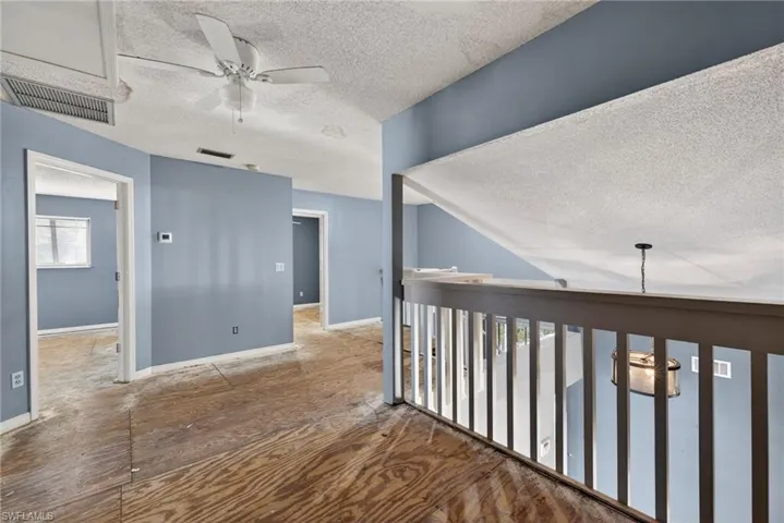 Corridor with a textured ceiling