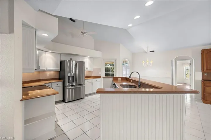 Light, bright and wide open. Lots of countertop space in this kitchen!